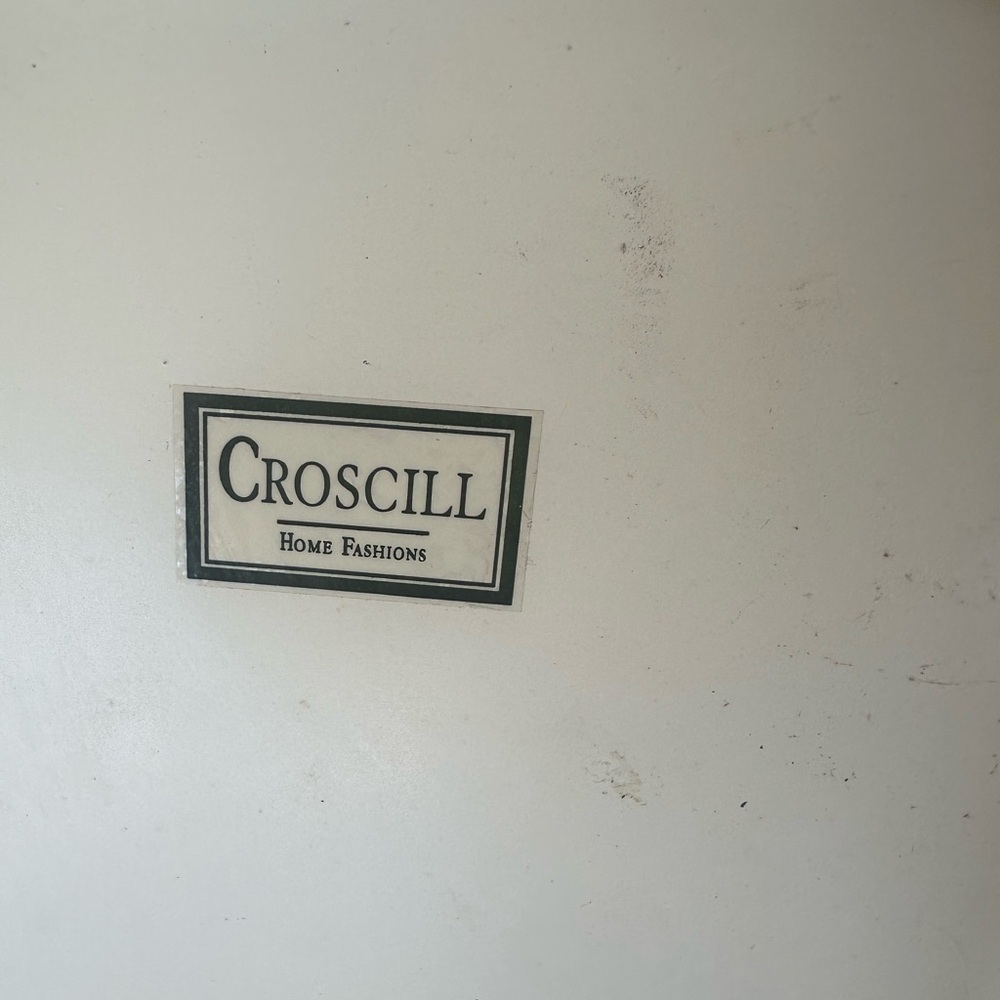 Croscill Home waste basket & tissue holder - Picture 3 of 9